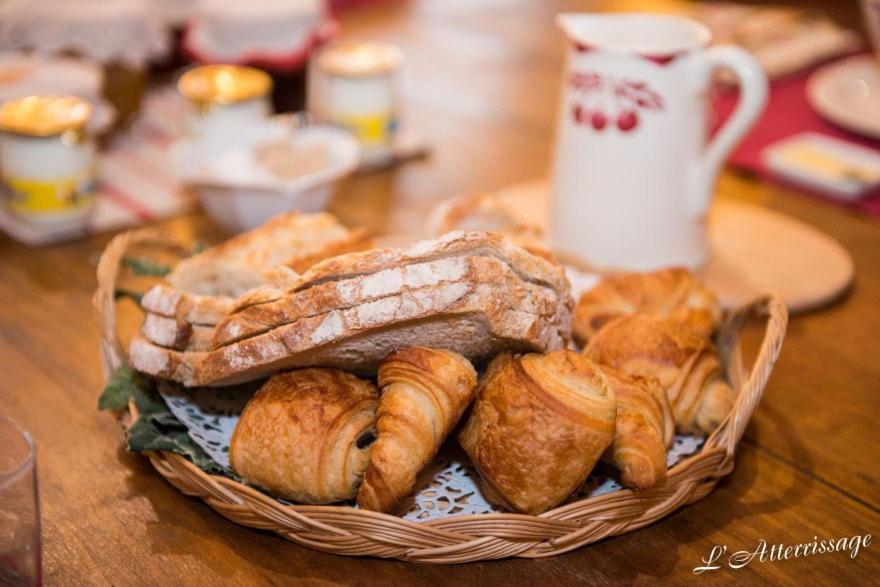 Bed and Breakfast L'Atterrissage Santes Екстер'єр фото